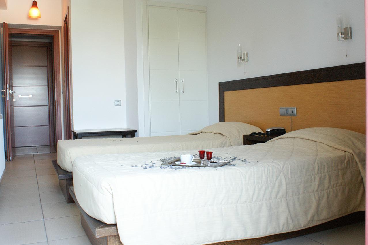 Aposperides Hotel Livadi  ภายนอก รูปภาพ