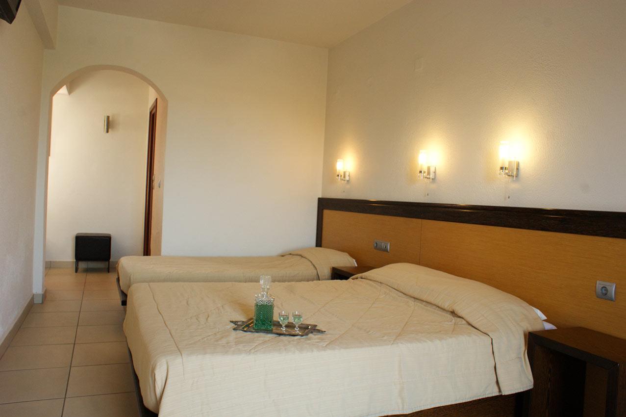 Aposperides Hotel Livadi  ภายนอก รูปภาพ