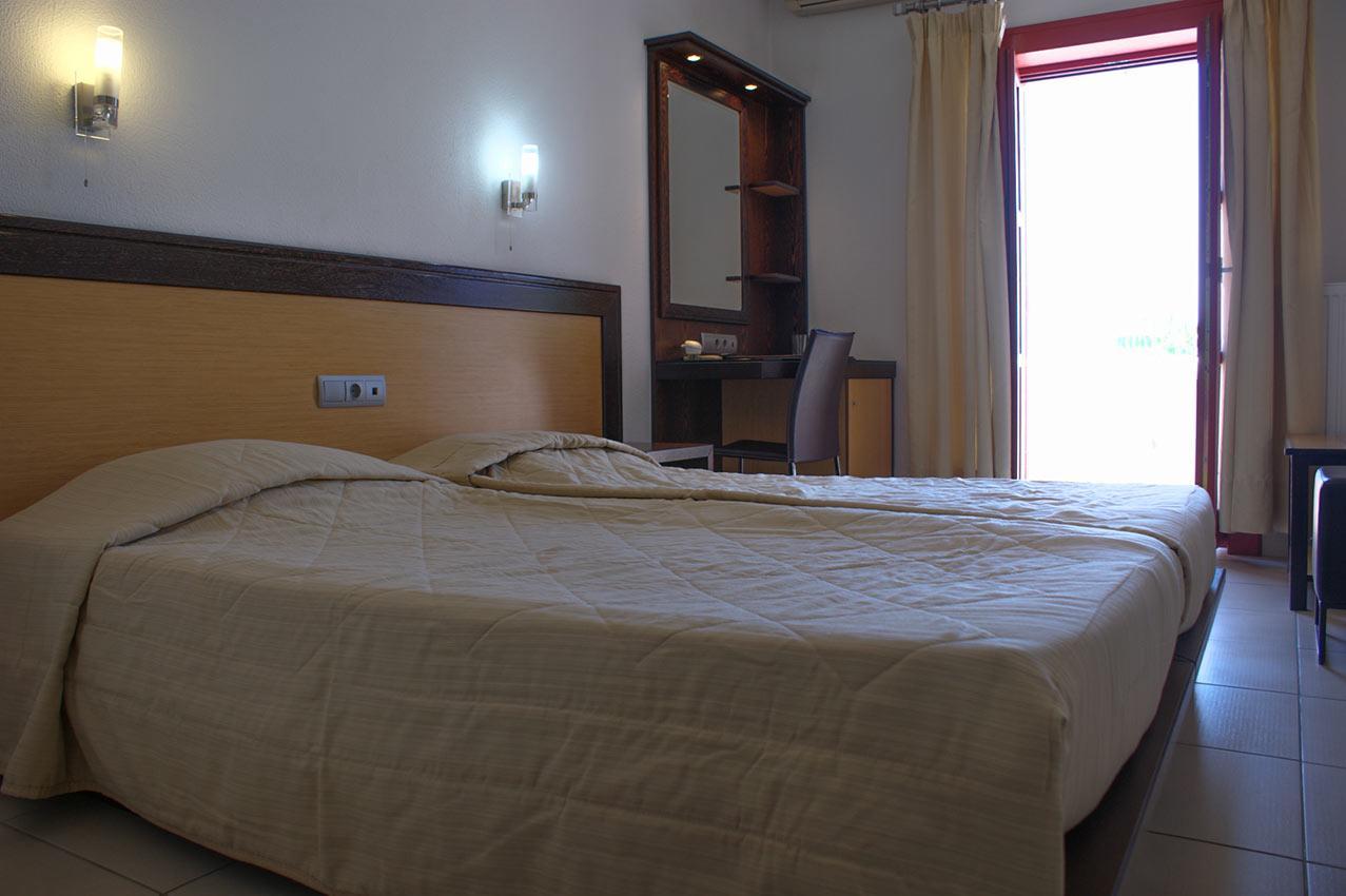 Aposperides Hotel Livadi  ภายนอก รูปภาพ