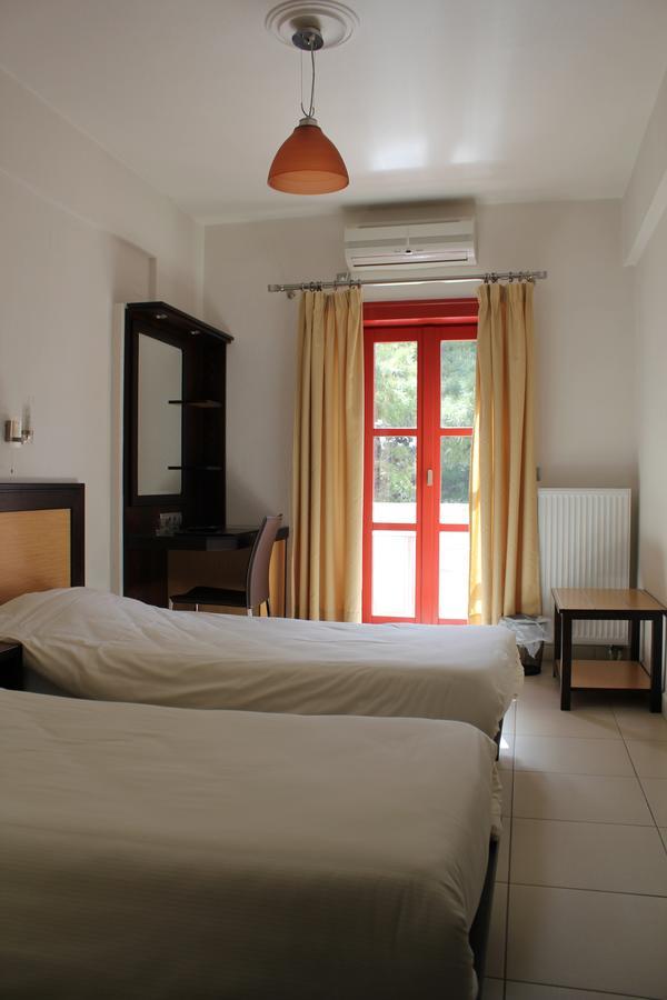 Aposperides Hotel Livadi  ภายนอก รูปภาพ