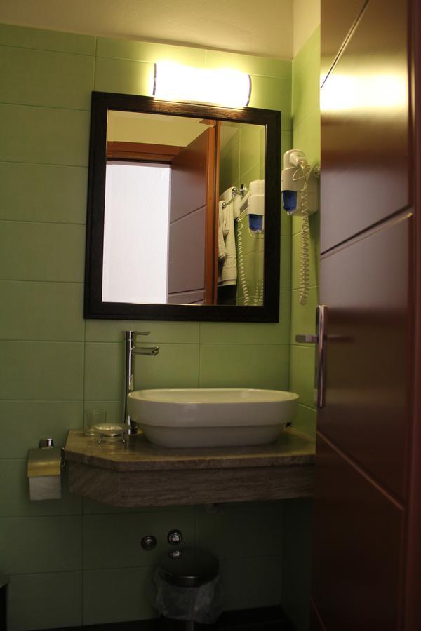 Aposperides Hotel Livadi  ภายนอก รูปภาพ